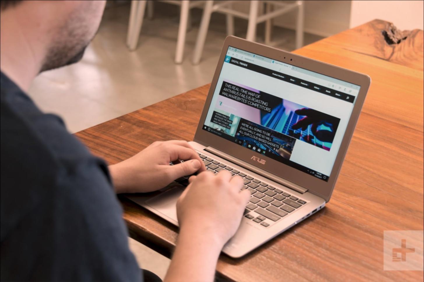 Equipo trabajando en estrategias digitales